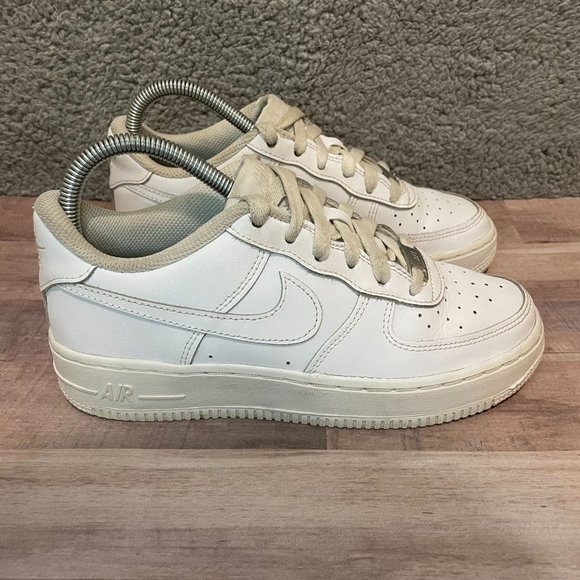 Nike Air Force 1 Low LE Triple White (GS) DH2920-111 Size 4.5Y SHIPS ASAP - Picture 1 of 8